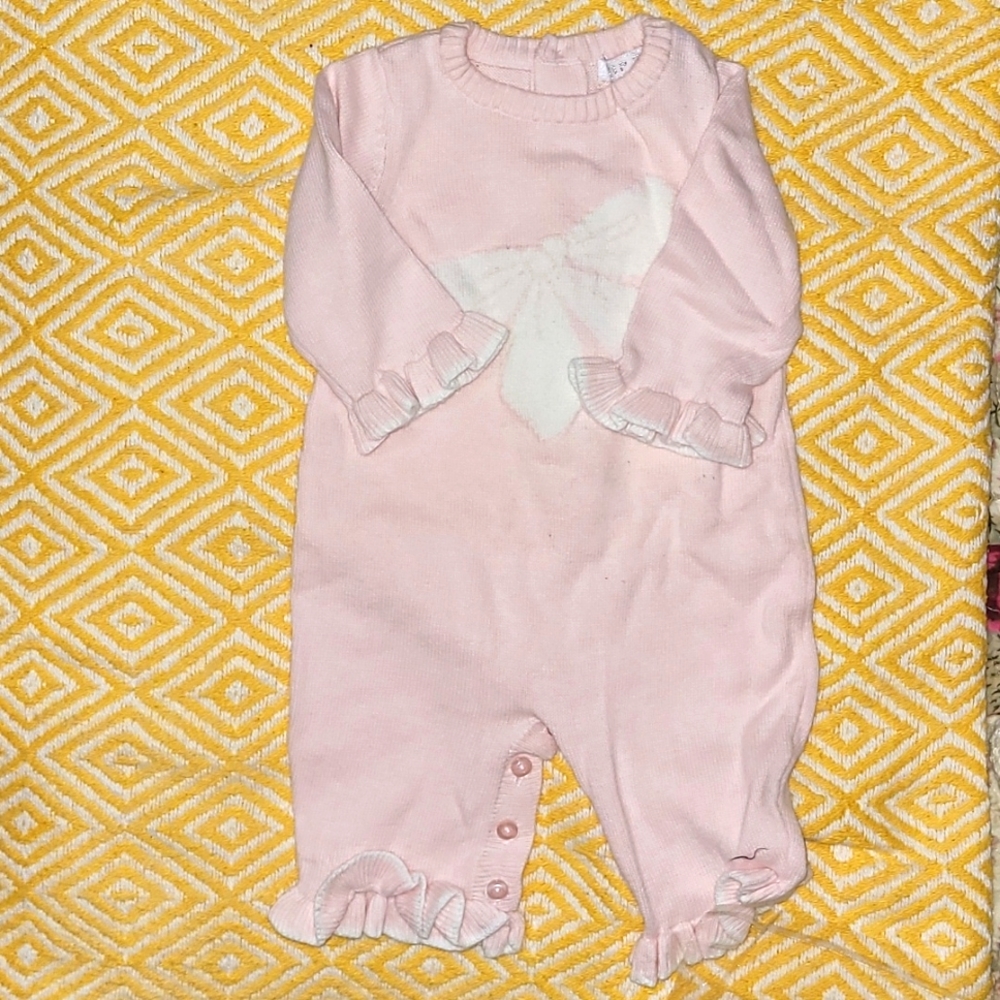 Baby knit bodysuit . Inner thighs buttons.